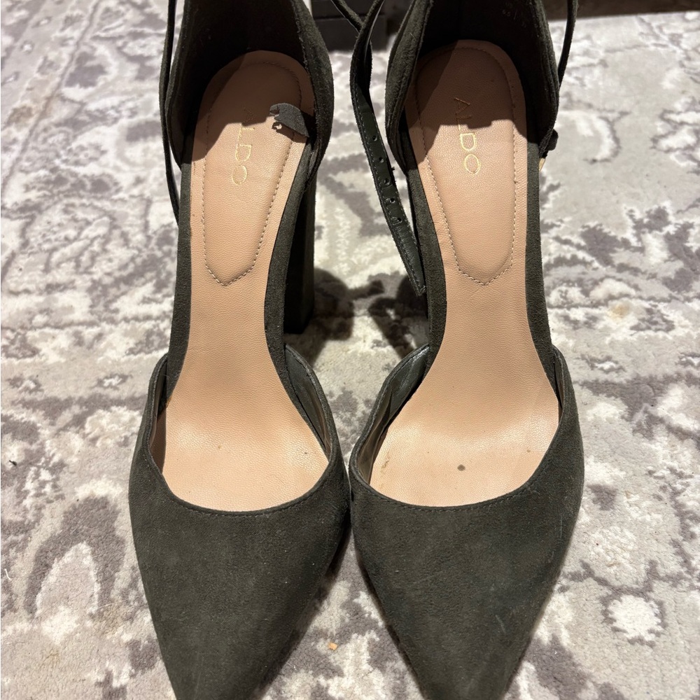 Aldo Elegant Army green Suede Heels
